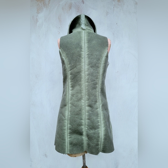 Sage Italian Leather Button Vest with Faux Fur Lining - Picture 5 of 11